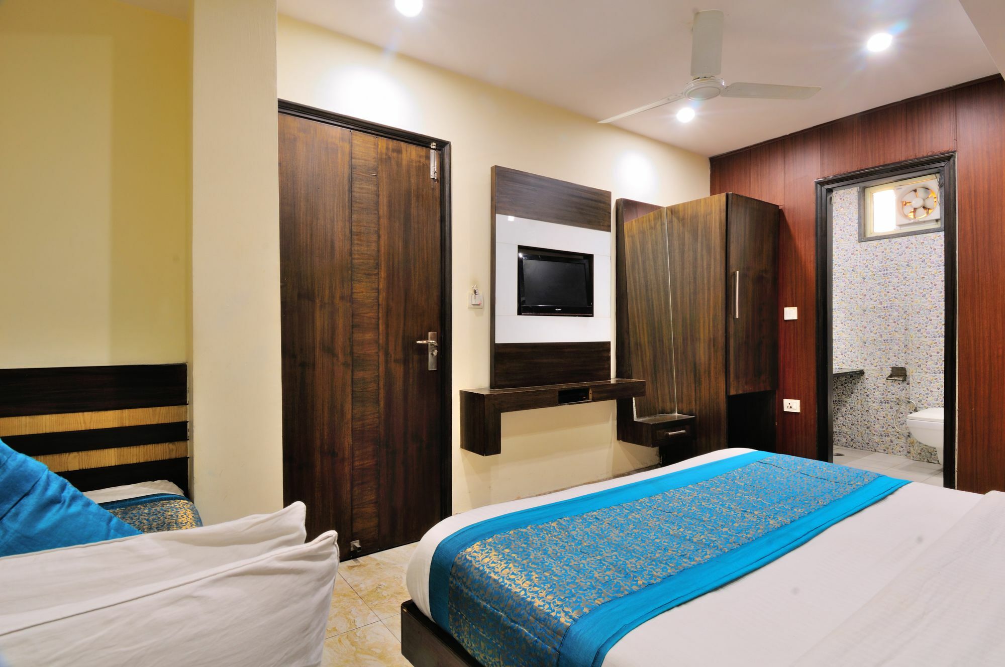 Hotel Gold Star Inn - Paharganj Yeni Delhi Dış mekan fotoğraf